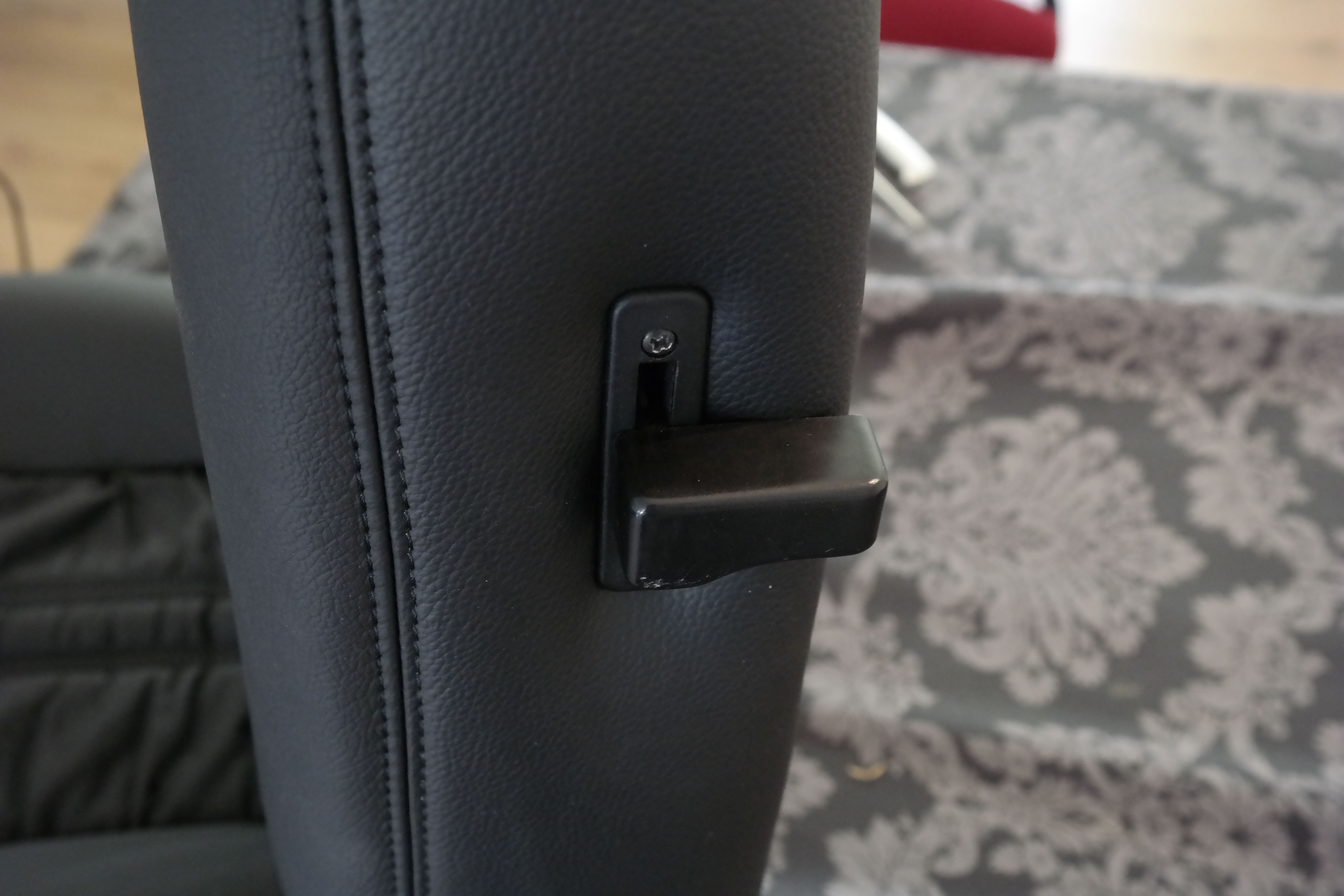 chair2.jpg