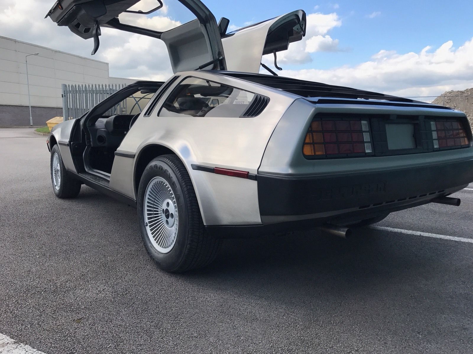 delorean.jpg